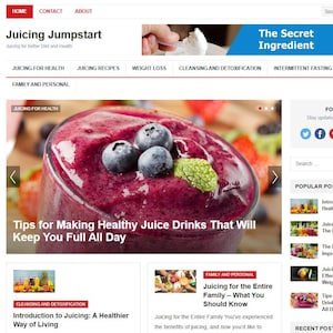 Peut inclure: Page d'accueil du site web "Juicing Jumpstart" avec une image d'un smoothie dans un verre, garni de myrtilles et de menthe. Le site promeut des recettes de jus sains et la perte de poids. La bannière indique "The Secret Ingredient".
