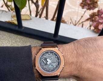 Mod G-Shock personnalisé - Boîtier en or et cadran gris