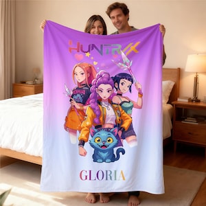 Personalisierte gemütliche K-Pop-Dämonenjäger-Decke mit Namen, benutzerdefinierte Huntrix-Decke, Anime-inspirierte Decke, Weihnachtsfamiliengeschenk, Kpop-Spaßgeschenk