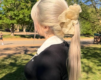 Handgefertigtes Seiden Scrunchie | Neutrales minimalistisches Haaraccessoire