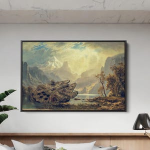 Puede incluir: Una impresión artística enmarcada que representa un paisaje con montañas, un lago y una nave espacial. La obra de arte es de estilo vintage con colores apagados y un marco negro. La nave espacial está en primer plano, con las montañas al fondo.