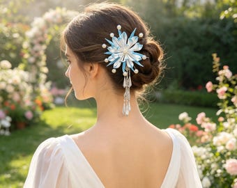 手作りのシルク糸フラワーヘアコーム、ウェディングパーティー用ヘアピン、ブルーホワイトフローラルタッセルブライダルアクセサリー