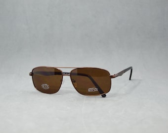 Gafas de sol vintage SDLfirst 14. Nuevas, sin usar. Década de 2010. Unisex, para hombre y mujer. Estilo aviador americano, cuadradas. Color marrón. Lentes marrones. Artículo descatalogado.