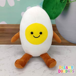 Huevo de peluche hecho a mano: decoración kawaii para el desayuno, un regalo para los amantes de los huevos.