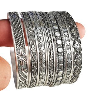 Handgemachte oxidierte Silber Manschette Armband Set von 7 Armreifen - Tribal Boho Ethnic Armreifen