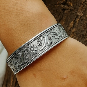 925 Sterling Silber Blumen Armreif, handgemachtes graviertes Blumen Manschetten Armband, Vintage Boho Silber Schmuck Geschenk für Frauen