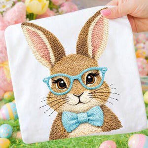 Coniglietto di Pasqua ricamato in stile finto PNG / Coniglio elegante con occhiali e papillon (disegno per sublimazione)