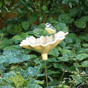 Daisy bird bath on brass rod, ceramic garden flower bird bath sculpture, stoneware birdbath, garden gift, for patio, garden,