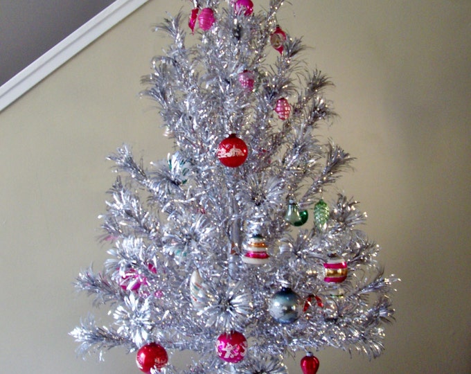 Vintage Evergleam Aluminum Christmas Tree 4 Foot 58 Fountain Branches