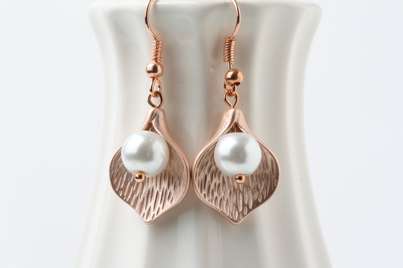 Maid of honor gift Rose gold and pearl Jewelry set Wedding jewelry Rose gold calla jewelry Bridesmaid rose gold jewelry calla jewelry