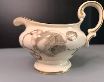 Jarra para crema Castleton China “Gloria” – Motivo de rosa gris y ribete de platino – Porcelana vintage
