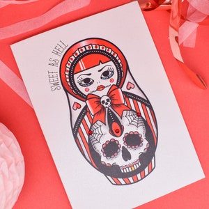Doux comme l'enfer - Carte faite main de tatouage de poupée russe mignonne et effrayante rayée de sucrerie