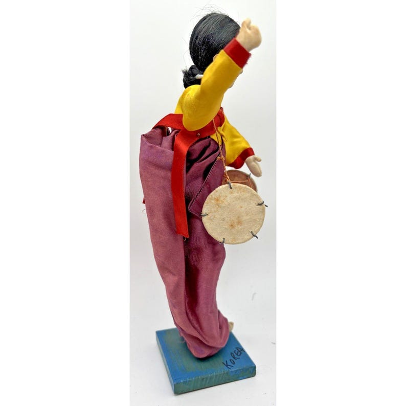 Vintage Korean Woman Playing Drums Doll 10-1/2" with base Made in Korea zdjęcie 3