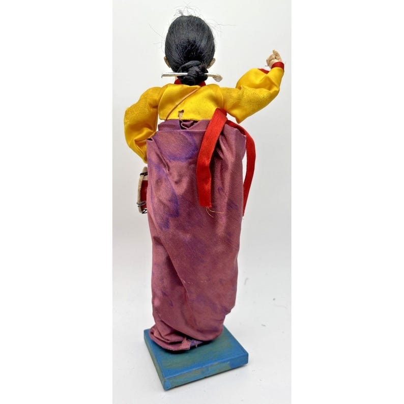 Vintage Korean Woman Playing Drums Doll 10-1/2" with base Made in Korea zdjęcie 4