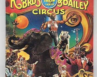 Vtg 1981 Ringling Bros Barnum & Bailey Circus Souvenir Program w Poster Insert!