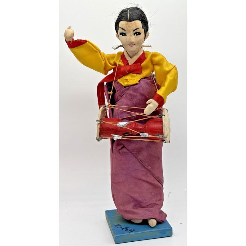 Vintage Korean Woman Playing Drums Doll 10-1/2" with base Made in Korea zdjęcie 1