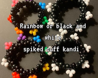 Pulsera con pinchos Kandi (blanca y negra o negra y arcoíris) 2 tamaños