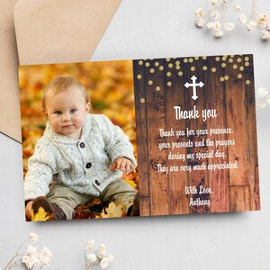 Carte de remerciement de baptême rustique avec photo pour garçon ou fille baptême première communion fond en bois confettis de paillettes d'or