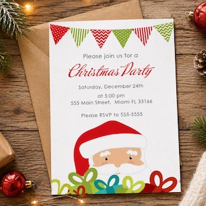 Puede incluir: Una tarjeta de invitaci&oacute;n rectangular blanca para una fiesta de Navidad con una guirnalda roja y verde en la parte superior, un dibujo de la cara de Santa Claus y cajas de regalo coloridas abajo. El texto dice: Please join us for a Christmas Party, Saturday, December 24th, at 5:00 pm, 555 Main Street, Miami FL 33166, Please RSVP to 555-5555.