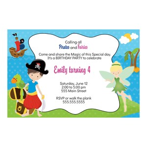Może przedstawiać: Niebieskie i zielone zaproszenie na przyjęcie urodzinowe z piratem i wr&oacute;żką. Zaproszenie zawiera napis "Calling all Pirates and Fairies" i "Emily turning 4".