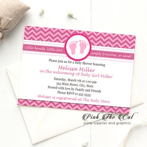 Baby-Dusche-Einladungs-Karte - Hot Pink Baby Füße Chevron Mädchen-Dusche-Einladung druckbare personalisierte Party-Einladung