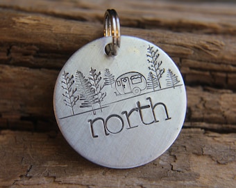 Pet ID met camper, wildernis tag, de gelukkige camper, hond ID-tag, dog tag met camper, hand gestempeld ID, aangepaste dog tag, tag voor hond