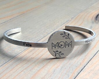 Bracelet for Mom, Mother's Day Gift, Bangle Cuff Bracelet, Gift for Wife, Bracelet with Children's Names, Personalized Bracelet for Grandma