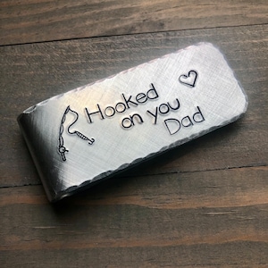Clip de dinero personalizado para pescador - Regalo del día del padre para papá - Personalizado - Clip de dinero hecho a mano en bronce, plata, cobre enganchado en usted