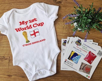 Maglietta e tutina per bambini personalizzate con la scritta "Inghilterra, la mia prima Coppa del Mondo".