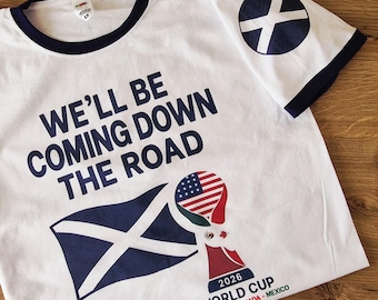 Personalizowana koszulka z dzwonkiem piłkarskim „Well Be Coming Down The Road” na Mistrzostwa Świata w Szkocji 2026