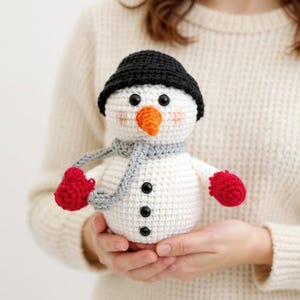 Snowman Amigurumi Crochet Pattern: Beginner-Friendly Christmas Toy (PDF Tutorial