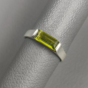 Genuine Peridot Ring, Bar Gemstone Ring, 925 Sterling Silver Ring, Men&#39;s Signet Ring, Handmade Ring, Wedding Ring, Gift For Her, Boho Ring
