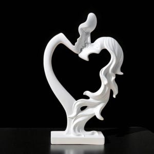 Romantic Heart Couple Sculpture – Modern Decorative Statue for Home & Wedding Gift