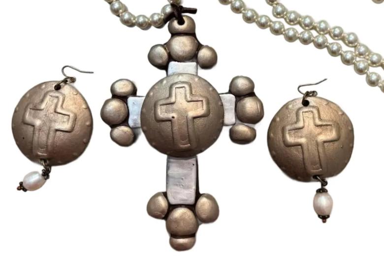 Set De Bijoux Croix Cristal - Collier Pendentif + Boucles D'oreilles Clous - Neuf Avec étiquettes