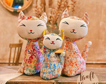 Handgemaakte kattenpluche met bloemen, katoenen knuffel