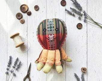 Handgemaakte Hmong stof octopus pluche | Tribal textielspeelgoed Vietnam