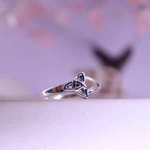 Trinity Knot Silver Ring – Meaningful Celtic Symbol of Connection