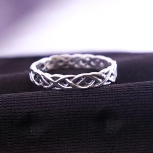 Eternal Knot Band – Handmade in 925 Sterling Silver | Symbol of Endless Unity