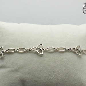 Celtic Trinity Knot Bracelet in Sterling Silver – Symbol of Eternity and Balance