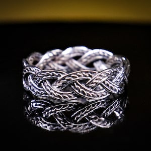 Handmade Eternal Celtic Knot Ring – Hypoallergenic 925 Sterling Silver | Symbolizing Unity and Strength