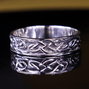 Eternal Knot Ring band |  Unisex ring | Handmade - Hypoallergenic | Symbol of Infinite Love & Unity | 925 Sterling Silver