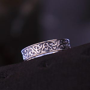 925 Sterling Silver Trinity Knot Band – Meaningful Symbol of Unity