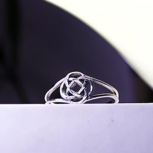 Sterling Silver Celtic Knot Ring – Representing Strength and Resilience