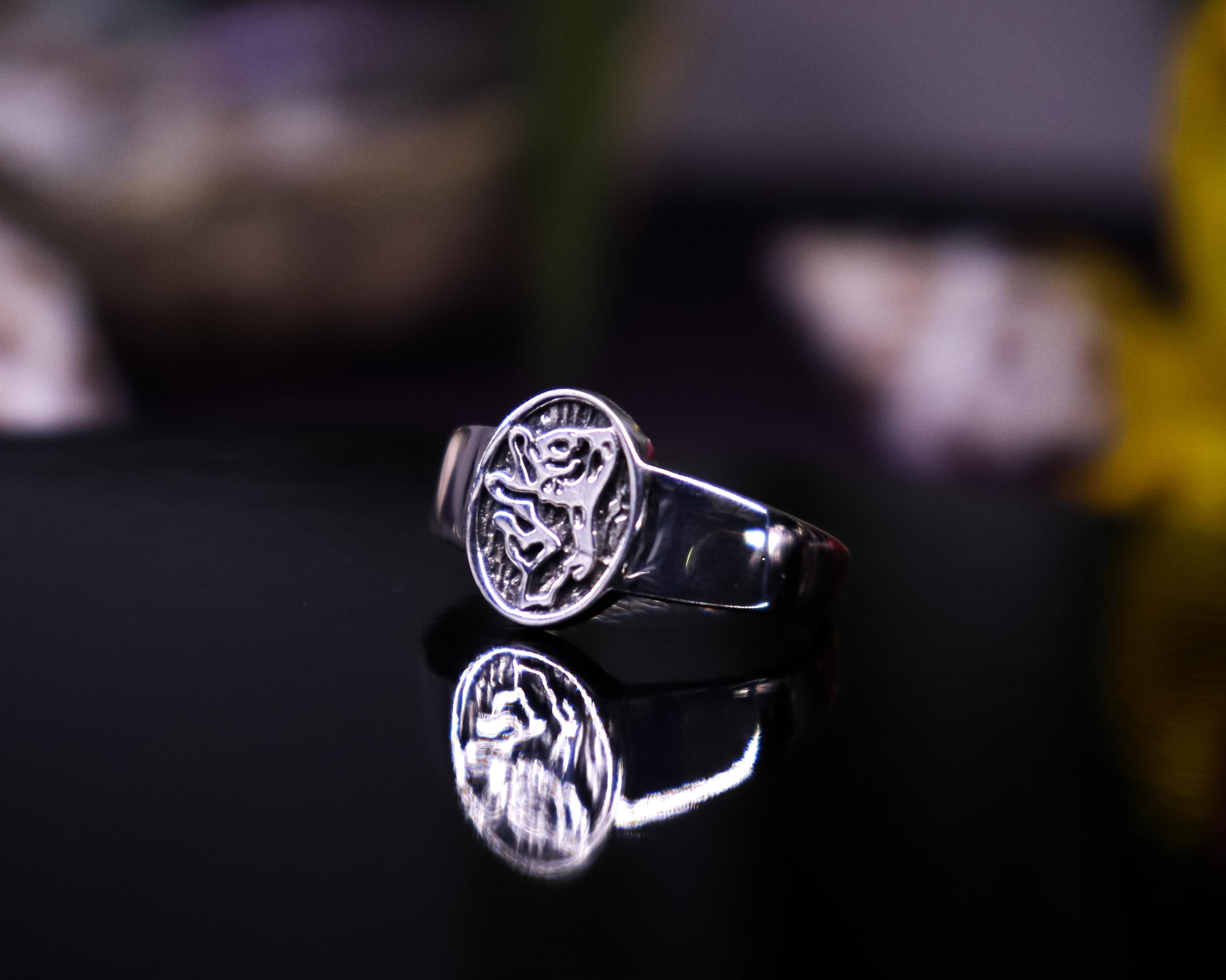 Scottish Lion Signet Ring – 925 Sterling Silver With Celtic Knot