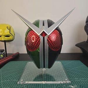Light-Up Green Rider Helmet: Custom-Fit Hero Cosplay with LED