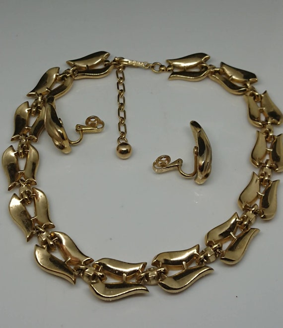 Trifari Gold Tone Choker and Clips, circa 1960s - image 4