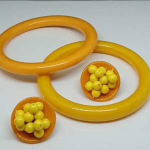 Vintage Bakelite Bangles and Clips Demi Parure, circa 1940s