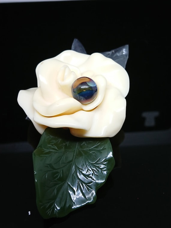 Beautiful Wendy Gell Lucite Gardenia Brooch with … - image 1