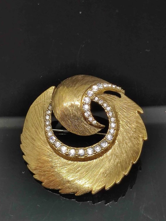 Goldtone and Clear Crystal Wreath Brooch, circa 19