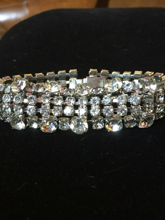 Beautiful Vintage Weiss Rhinestone